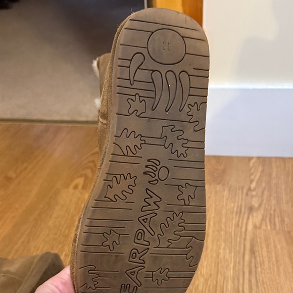 BearPaw Tan Boots with Cream Lining - Picture 5 of 7